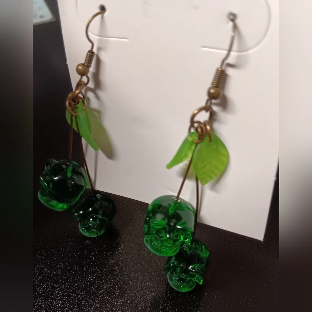 Skull Earrings (New) - Picture 4 of 6